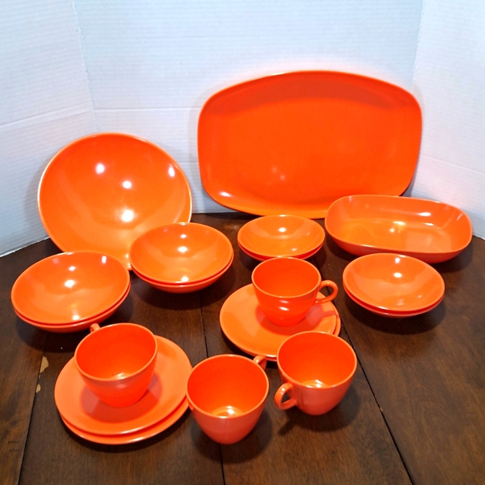 19 Peice Vintage Melmac Melamine Dinner Ware Saucers Cups Bowls Platterl ETC. - Picture 1 of 6